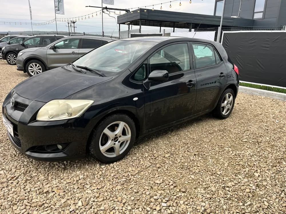 Toyota Auris photo 2