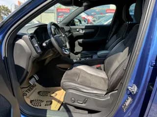 Volvo XC40 photo 29