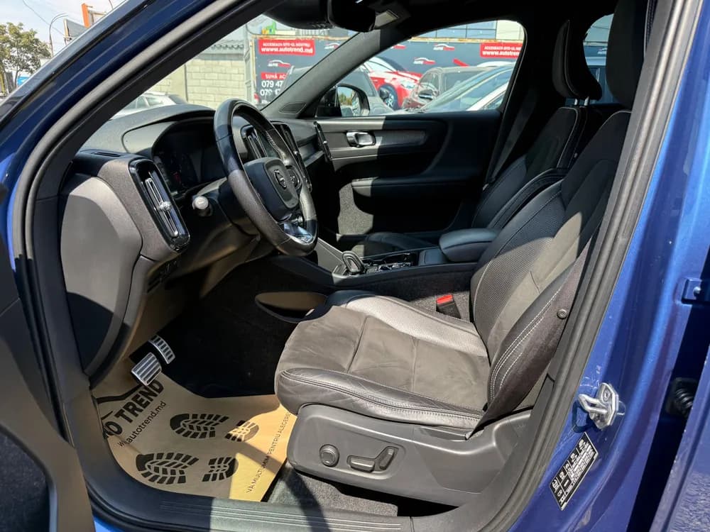 Volvo XC40 photo 11