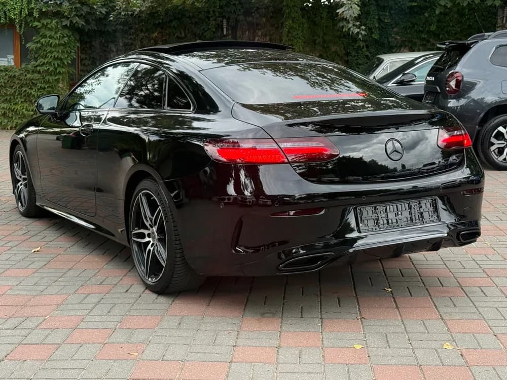 Mercedes-Benz E-Class Coupe photo 8