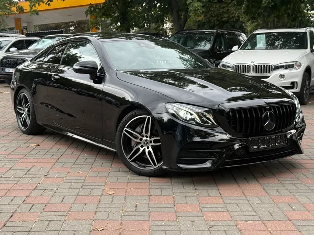 Mercedes-Benz E-Class Coupe photo 2
