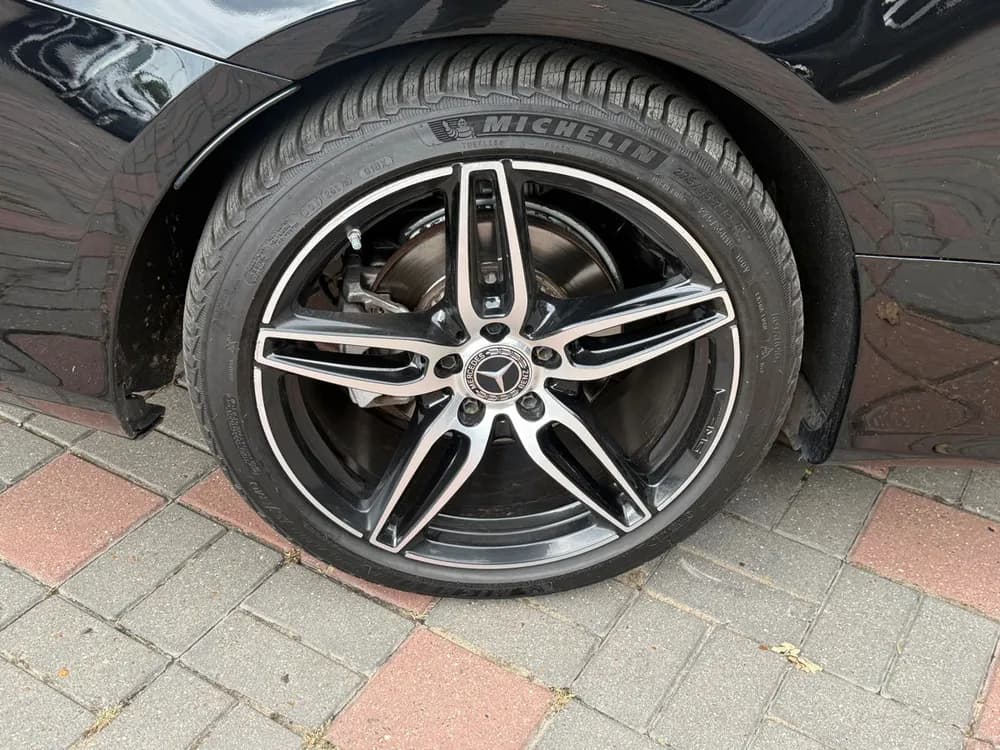 Mercedes-Benz E-Class Coupe photo 12
