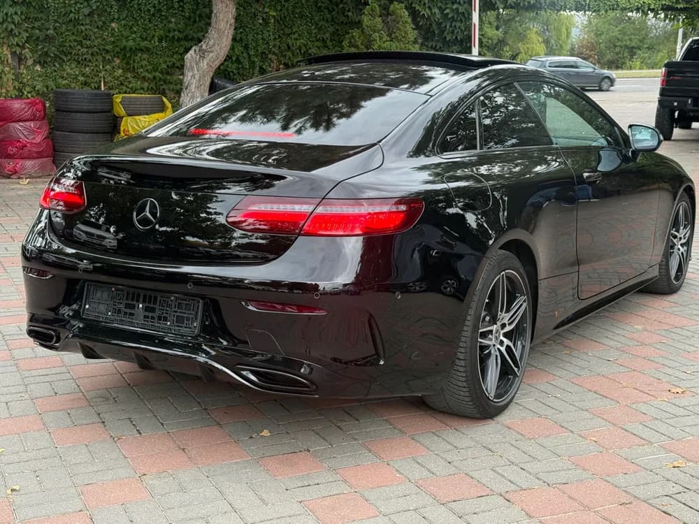 Mercedes-Benz E-Class Coupe photo 4
