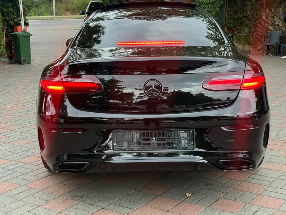 Mercedes-Benz E-Class Coupe photo 5