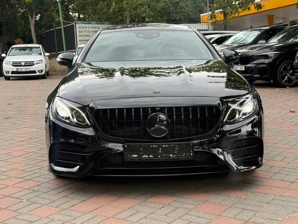 Mercedes-Benz E-Class Coupe photo 11