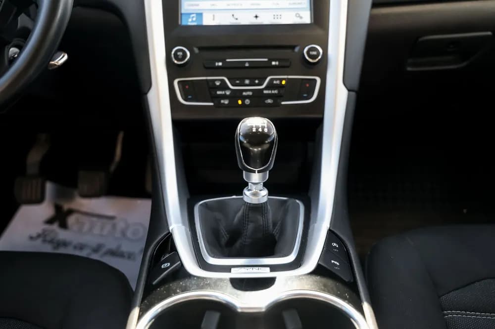 Ford Mondeo foto 8