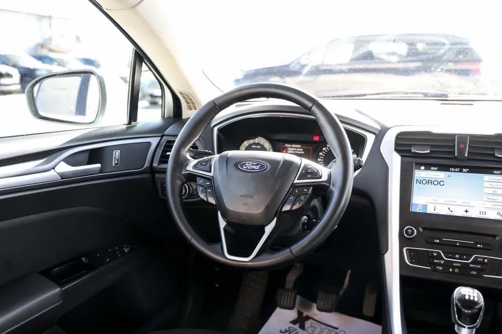 Ford Mondeo foto 7