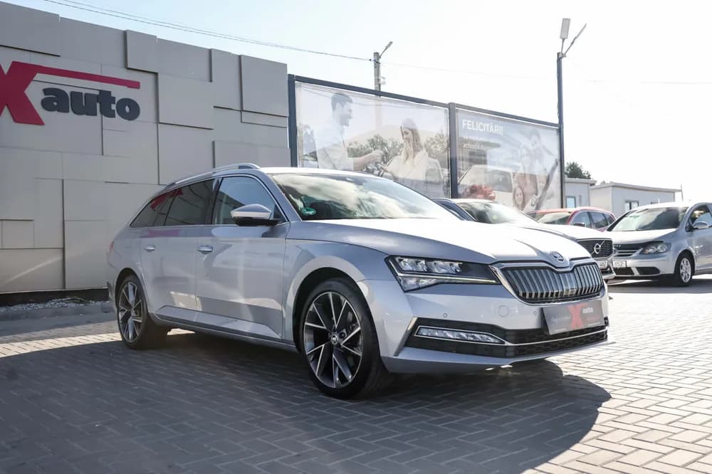 Skoda Superb foto 2