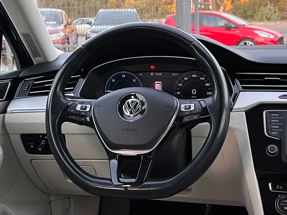 Volkswagen Passat foto 7
