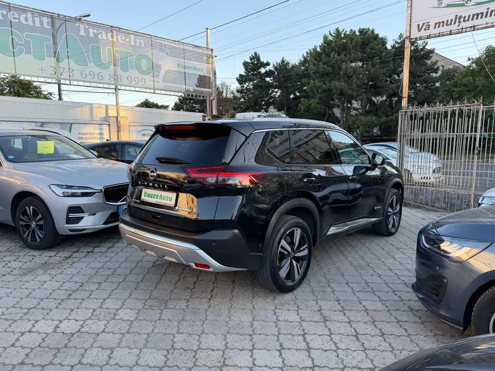 Nissan X-Trail foto 2