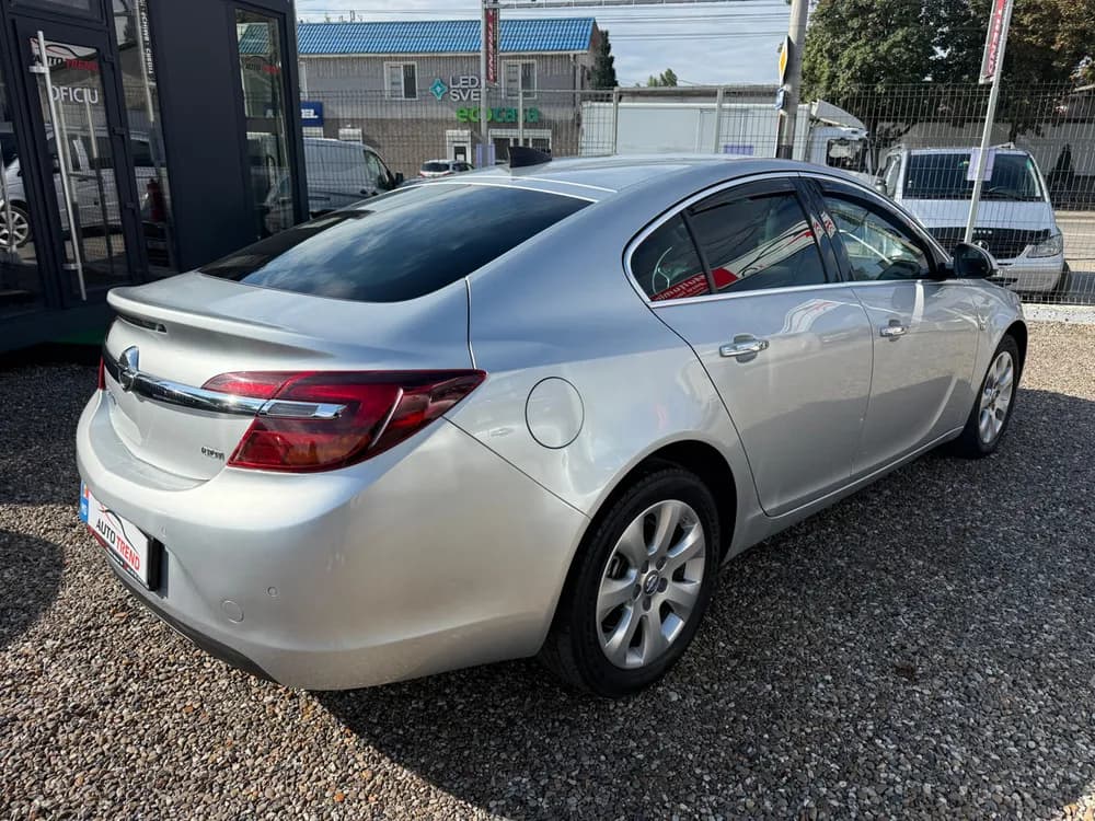 Opel Insignia foto 8